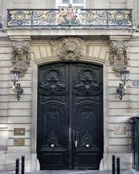 Porte de l'Ambassade du Royaume Uni,  Paris
