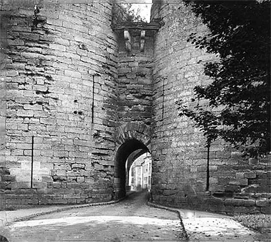  porte de laon à coucy le chateau